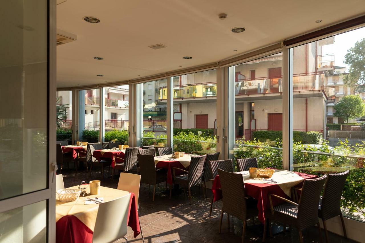 Hotel Sheila Лідо-ді-Єзоло Екстер'єр фото