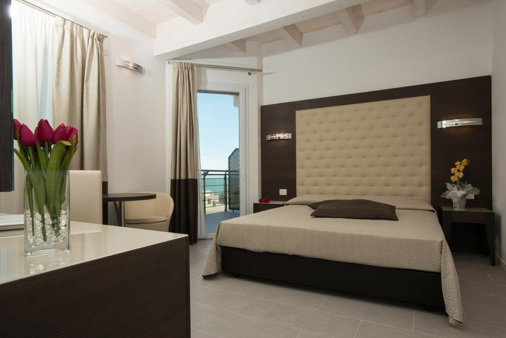 Hotel Sheila Лідо-ді-Єзоло Номер фото